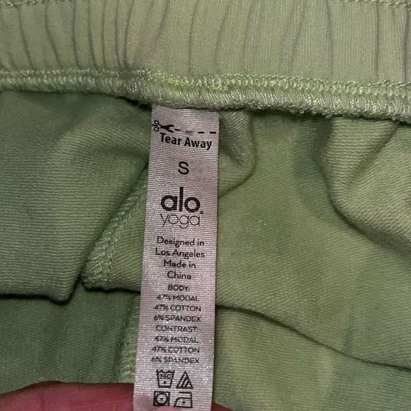 Alo Yoga Women's Unwind Sweatpants in neon lime | size Small - Picture 5 of 10
